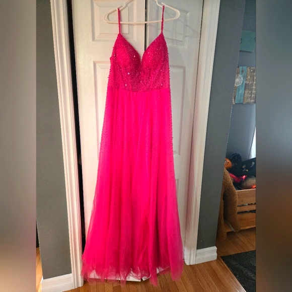 Grad dress - Picture 1 of 4